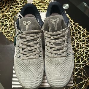 NIKE XI ELITE LOW AS - MENS SIZE US 12